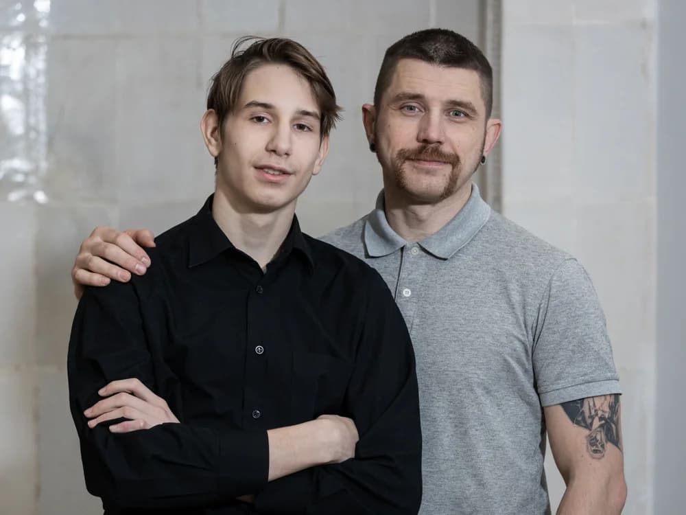 Совершеннолетний наставник и подросток